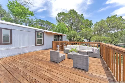 337 Buckhorn Dr, Canyon Lake, TX 78133