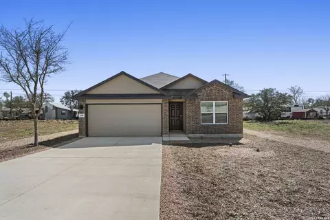 138 Lillis Ln, Comfort, TX 78013