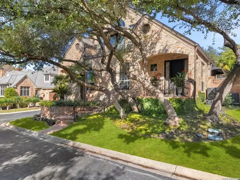 9 Rugby Ln, San Antonio, TX 78257