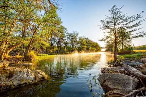 567 Bear Creek Rd, Kerrville, TX 78028