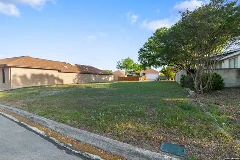 5906 Brook Fls, Windcrest, TX 78239 photo 2