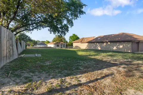 5906 Brook Fls, Windcrest, TX 78239 photo 5