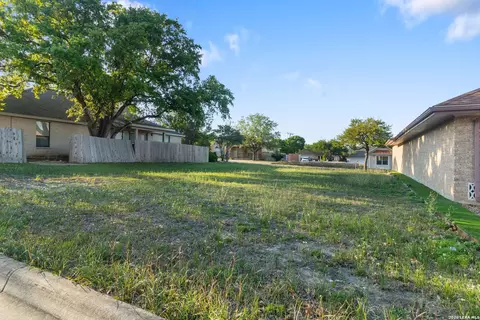 5906 Brook Fls, Windcrest, TX 78239 photo 4
