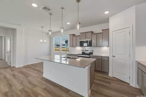 758 Whitman, New Braunfels, TX 78130