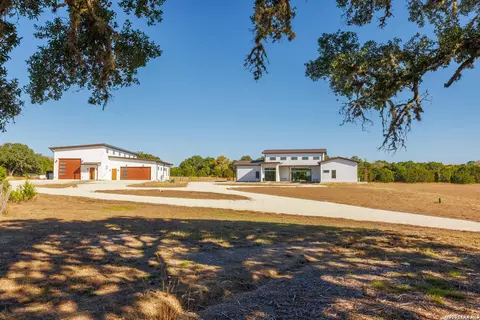925 Clearwater Cyn, Bandera, TX 78003