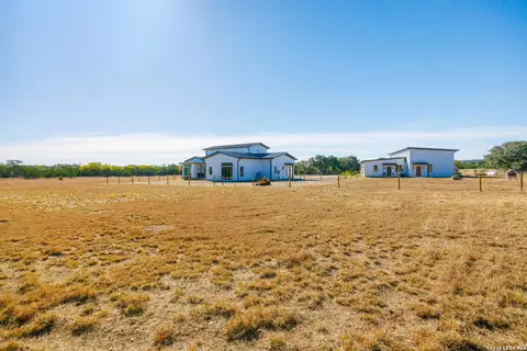 925 Clearwater Cyn, Bandera, TX 78003