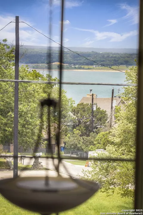 618 Wagon Wheel, Canyon Lake, TX 78133