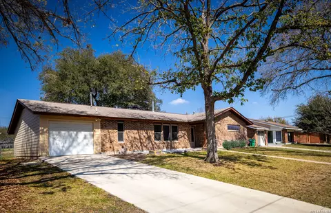 1106 Renee St, Seguin, TX 78155