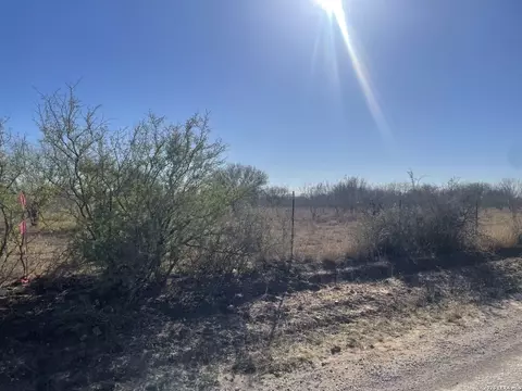 1432 Cr 326 Cr 327, Jourdanton, TX 78026