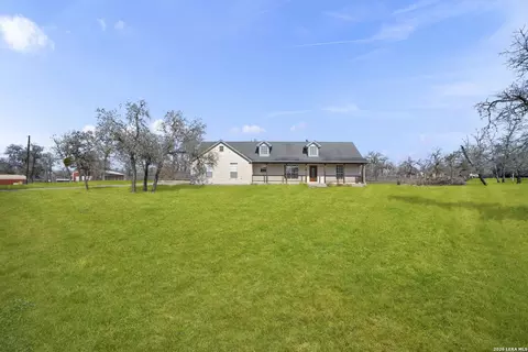 11560 Fm 775, Floresville, TX 78114