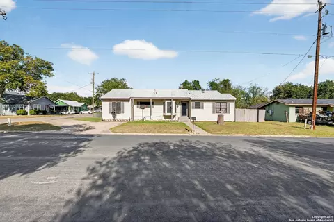808 N Adams, Beeville, TX 78102