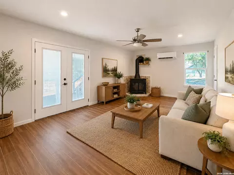 614 Red Oak Woods, Canyon Lake, TX 78133