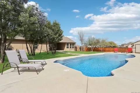 117 Texas, Castroville, TX 78009