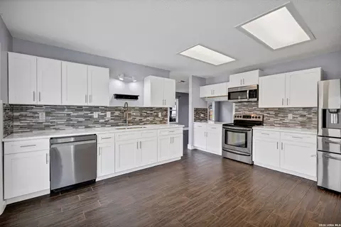2435 Thrasher Oak, San Antonio, TX 78232
