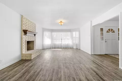 Living - 508 Crouch Ave, Devine, TX 78016 photo 1 of 3