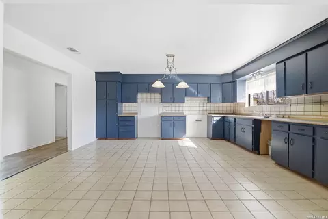 Kitchen - 508 Crouch Ave, Devine, TX 78016 photo 3 of 4