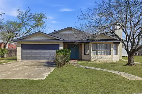508 Crouch Ave, Devine, TX 78016