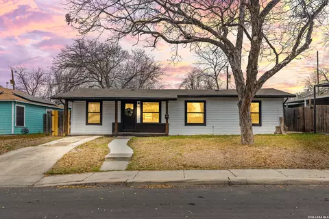 1031 W Thorain, San Antonio, TX 78201