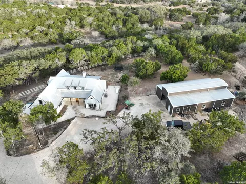 585 English Holw, Bandera, TX 78003