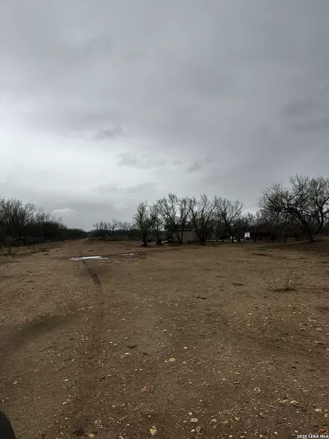 1083 County Road 6610, Devine, TX 78016 photo 3