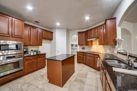 13835 Palatine Hl, San Antonio, TX 78253