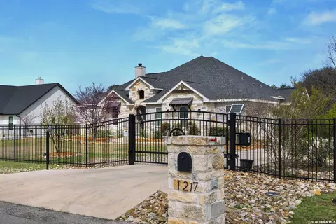 1217 Paladin Trl, Spring Branch, TX 78070