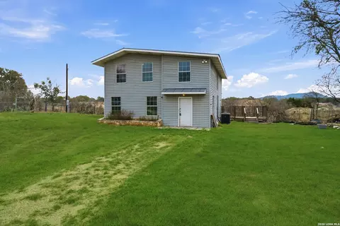477 Bandera, Bandera, TX 78003