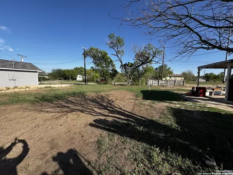 Willow Willow, Jourdanton, TX 78026