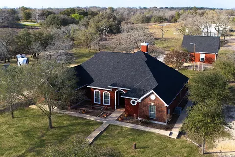 1007 Bluebonnet Ln, Adkins, TX 78101