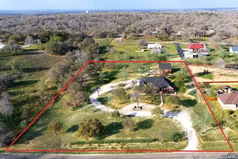 1007 Bluebonnet Ln, Adkins, TX 78101