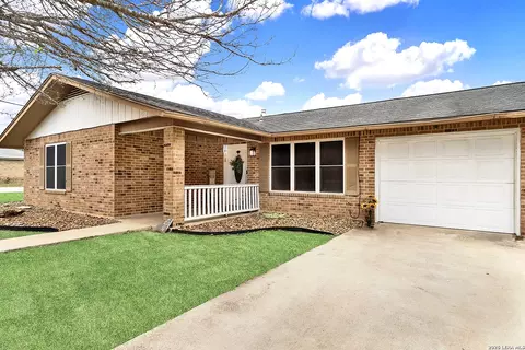 1501 Longhorn, Floresville, TX 78114