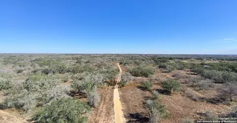 2743 Cr 770, Natalia, TX 78059