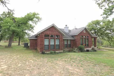 124 Rosewood Dr, La Vernia, TX 78121