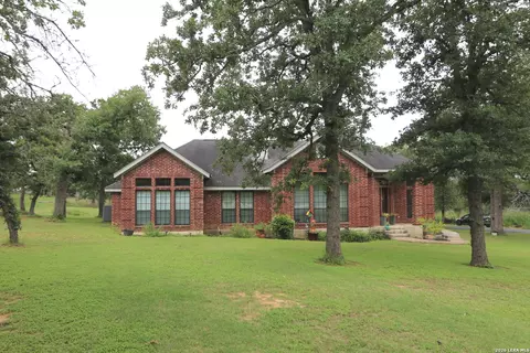 124 Rosewood Dr, La Vernia, TX 78121