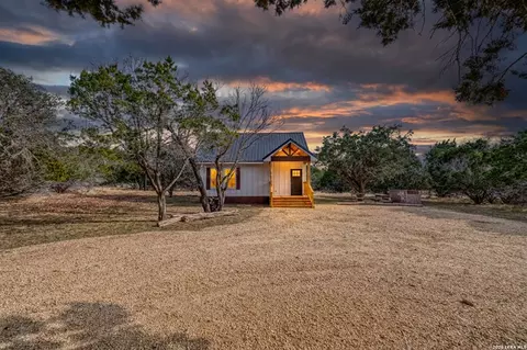 60 Loop, Uvalde, TX 78801