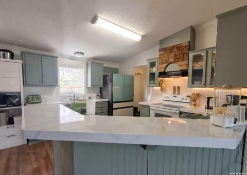 153 Davie, Marion, TX 78124