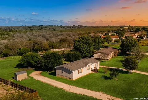 153 Davie, Marion, TX 78124