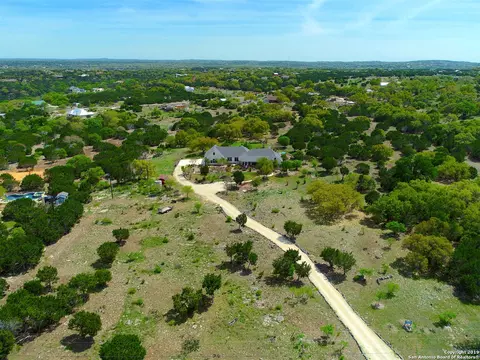 110 Hoskins Trl, Boerne, TX 78006