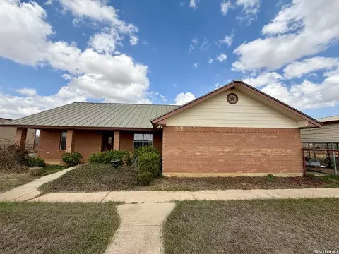 1550 County Road 300, Jourdanton, TX 78026