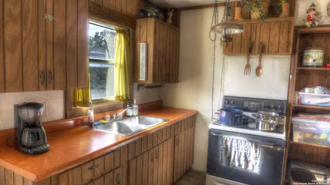 Kitchen - 22 Squirrel Bnd, Uvalde, TX 78801 photo 2 of 3