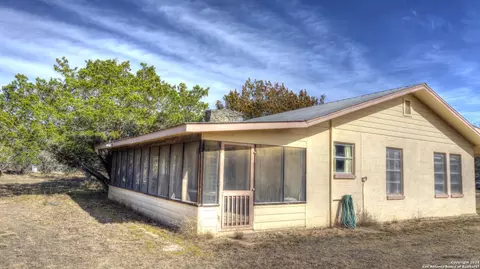 Exterior - 22 Squirrel Bnd, Uvalde, TX 78801 photo 8 of 20