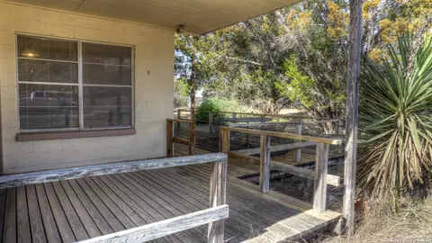 Exterior - 22 Squirrel Bnd, Uvalde, TX 78801 photo 13 of 20