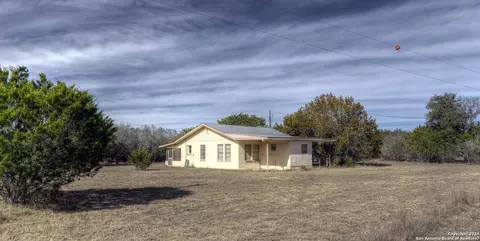 Exterior - 22 Squirrel Bnd, Uvalde, TX 78801 photo 2 of 20