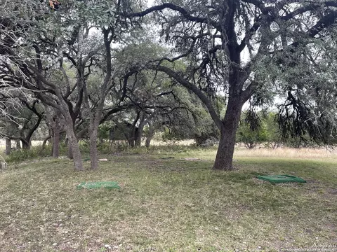 Exterior - 22 Squirrel Bnd, Uvalde, TX 78801 photo 18 of 20