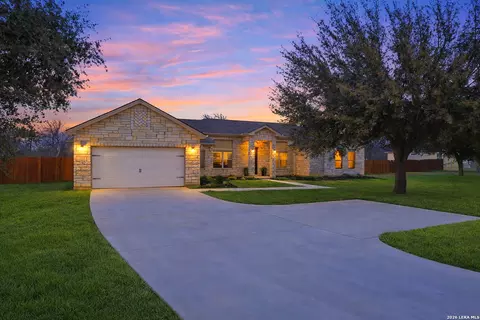 109 W Short Mdw, Lytle, TX 78052
