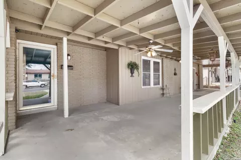 214 Schmeltzer Ln, San Antonio, TX 78213