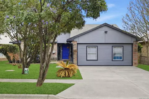 8104 Forest Bow, Live Oak, TX 78233