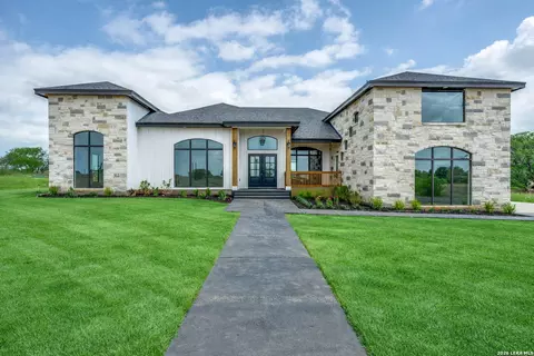 125 Hidden Hls, Floresville, TX 78114