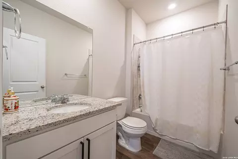 Bath - 15623 Mint Patch Mdw, Von Ormy, TX 78073 photo 1 of 1
