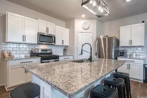 Kitchen - 15623 Mint Patch Mdw, Von Ormy, TX 78073 photo 1 of 1